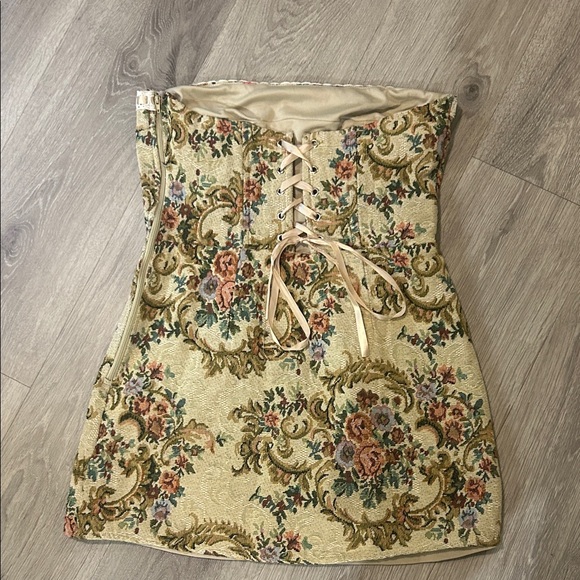 Windsor Floral Tapestry Mini Dress - Picture 4 of 10